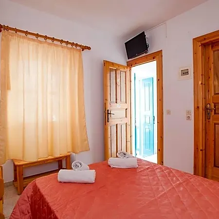Florance & Ξενοδοχείο με διαμερίσματα 4*